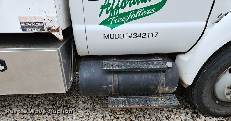 image for item DS6321 2005 Ford F650 Super Duty XLT  chipper truck