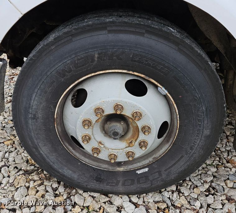 image for item DS6321 2005 Ford F650 Super Duty XLT  chipper truck