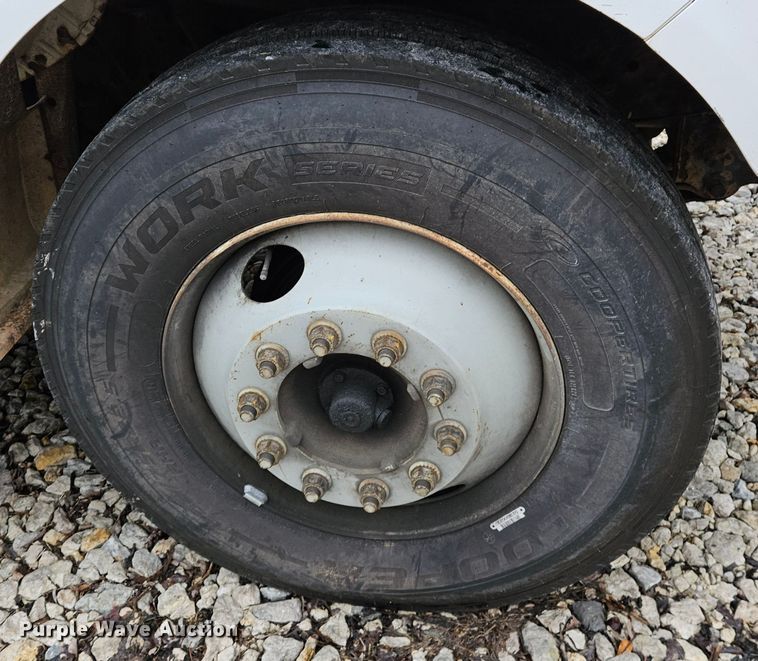 image for item DS6321 2005 Ford F650 Super Duty XLT  chipper truck