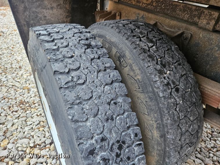 image for item DS6321 2005 Ford F650 Super Duty XLT  chipper truck