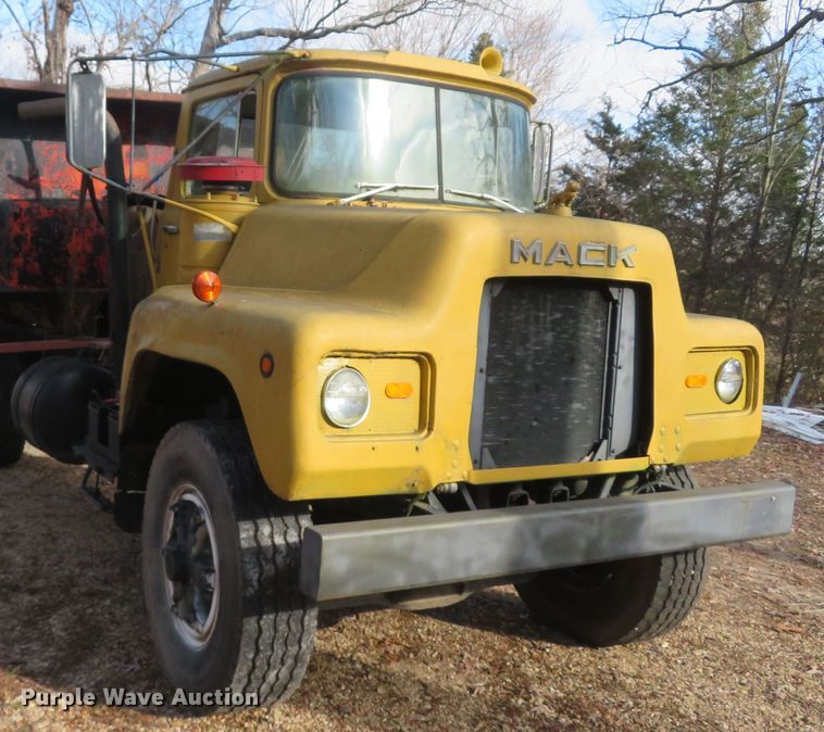 image for item FB9825 1979 Mack DM606  dump truck