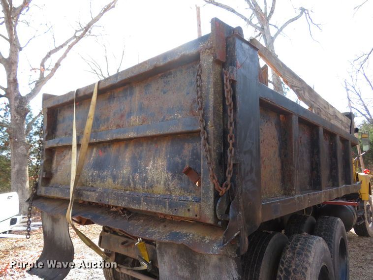 image for item FB9825 1979 Mack DM606  dump truck