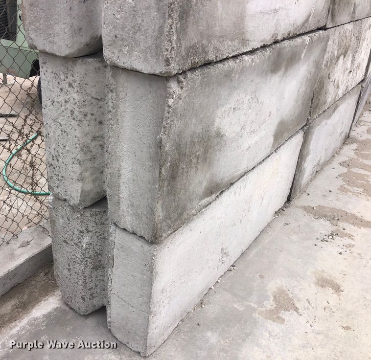 image for item GA9665 (16) concrete edge bunker blocks