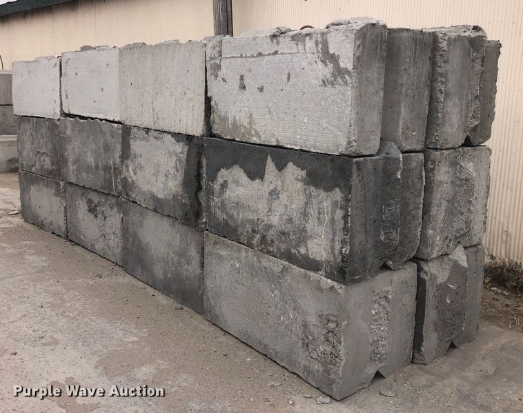 image for item GA9666 (24) concrete edge bunker blocks