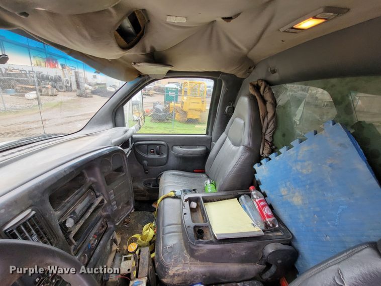 image for item HG9442 2003 GMC C7500  dump truck