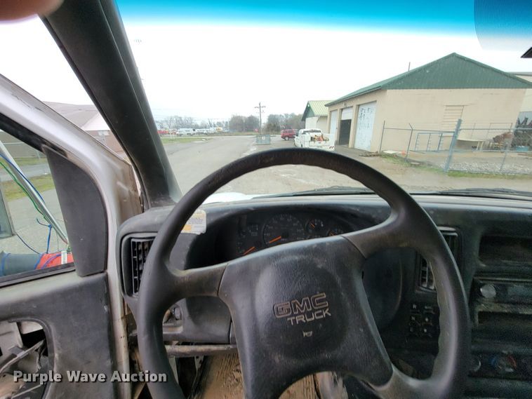 image for item HG9442 2003 GMC C7500  dump truck