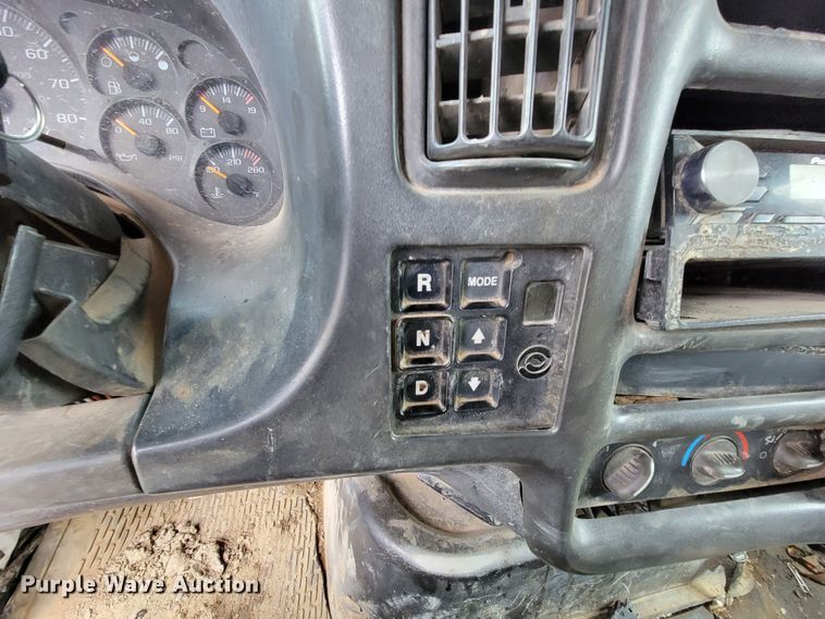 image for item HG9442 2003 GMC C7500  dump truck