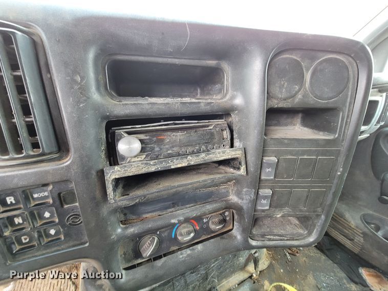 image for item HG9442 2003 GMC C7500  dump truck