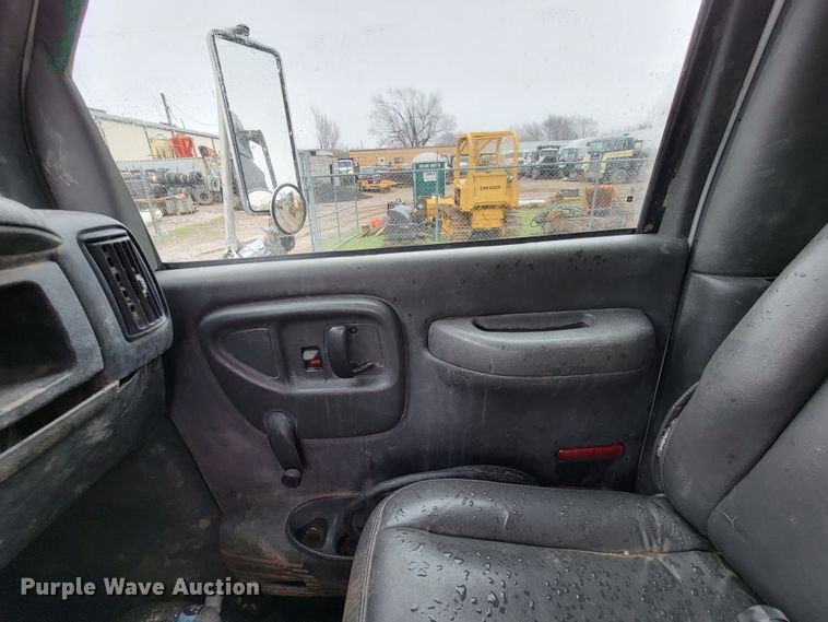 image for item HG9442 2003 GMC C7500  dump truck