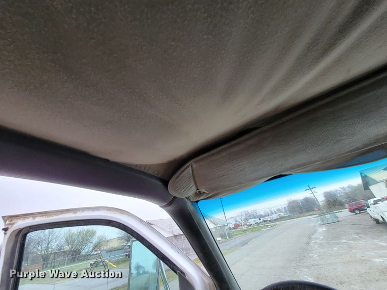 image for item HG9442 2003 GMC C7500  dump truck