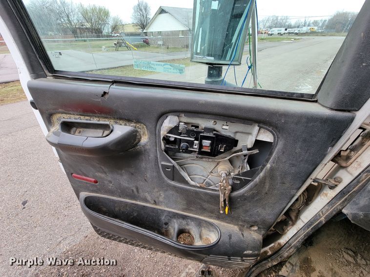 image for item HG9442 2003 GMC C7500  dump truck