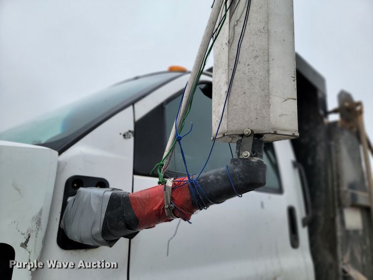 image for item HG9442 2003 GMC C7500  dump truck