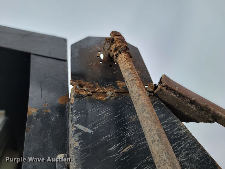 image for item HG9442 2003 GMC C7500  dump truck