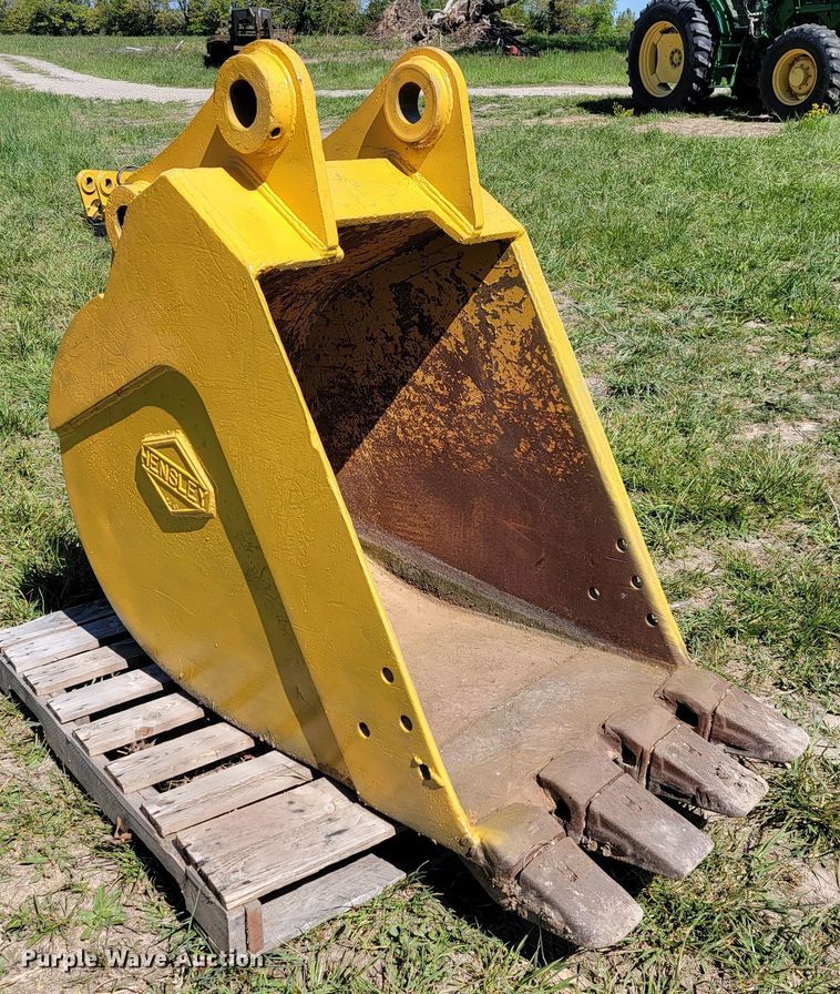 image for item II9006 Hensley M260H180  30" W excavator bucket