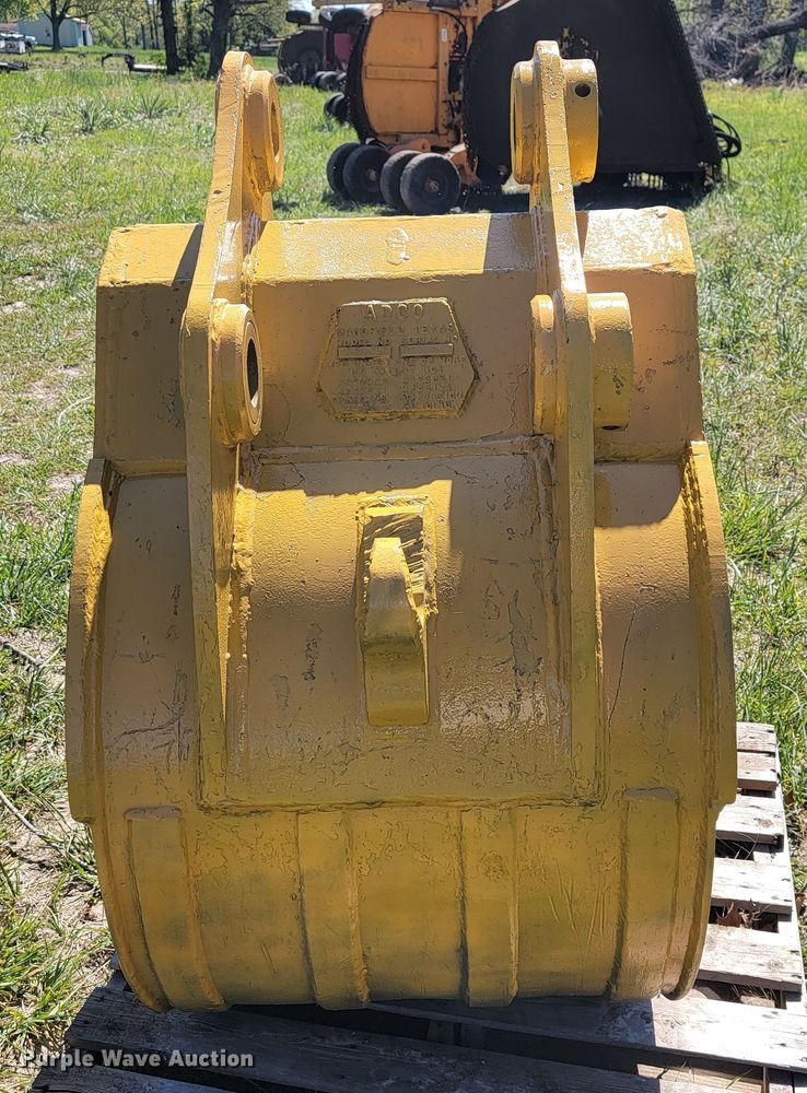 image for item II9006 Hensley M260H180  30" W excavator bucket