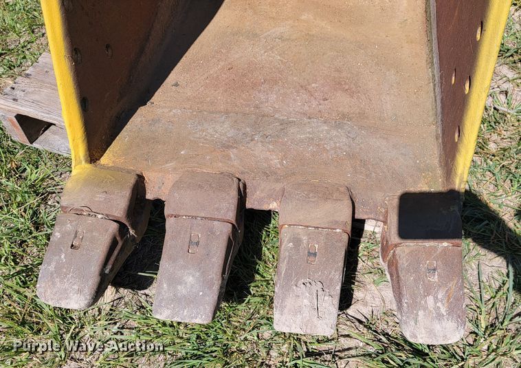 image for item II9006 Hensley M260H180  30" W excavator bucket