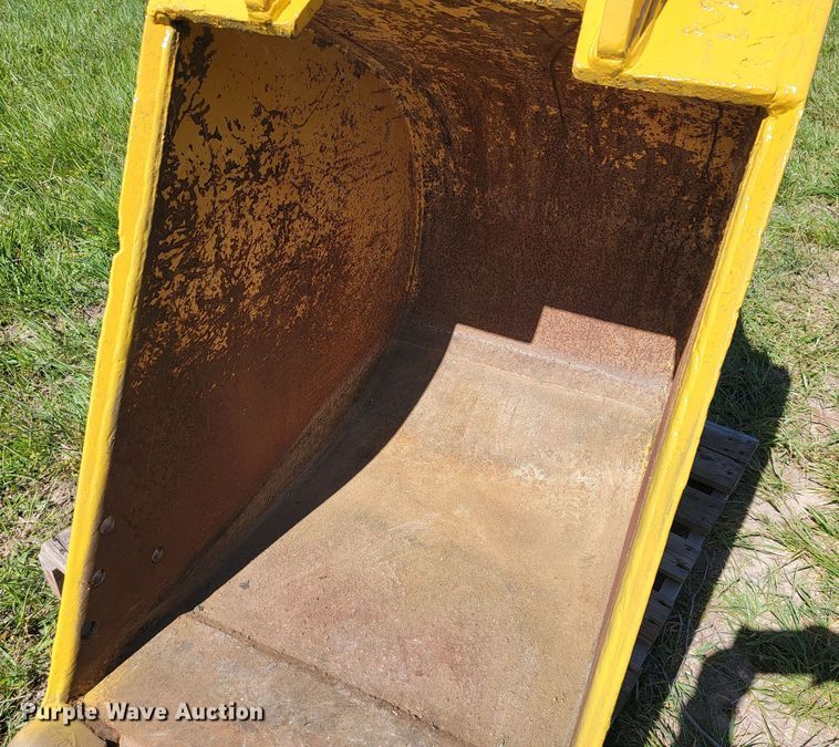 image for item II9006 Hensley M260H180  30" W excavator bucket