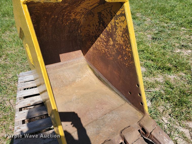 image for item II9006 Hensley M260H180  30" W excavator bucket