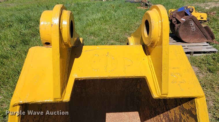 image for item II9006 Hensley M260H180  30" W excavator bucket