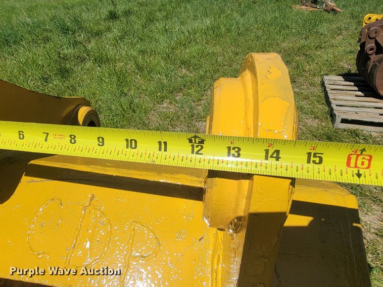 image for item II9006 Hensley M260H180  30" W excavator bucket