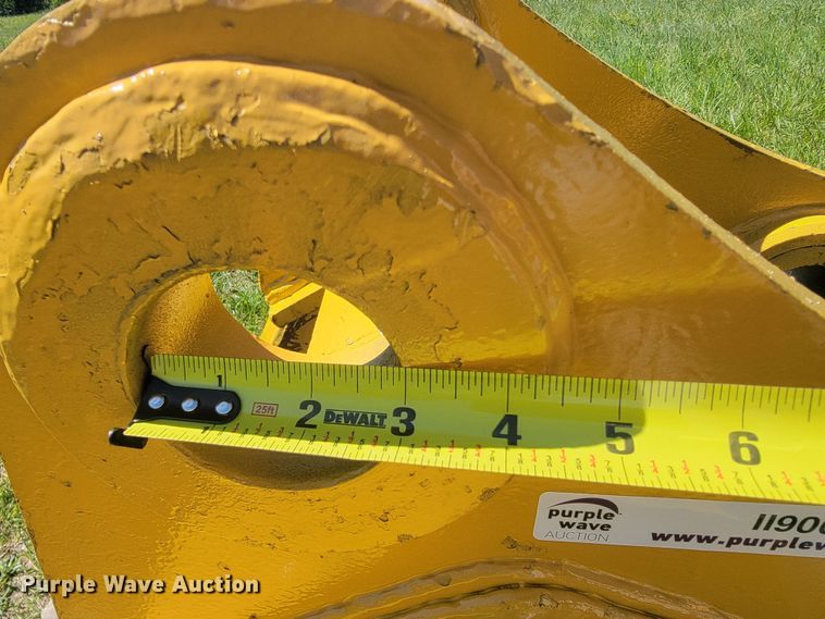 image for item II9006 Hensley M260H180  30" W excavator bucket