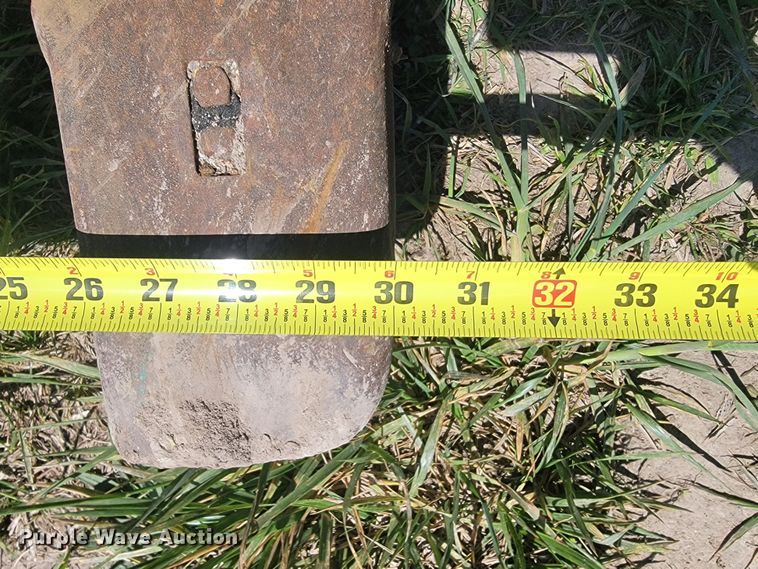 image for item II9006 Hensley M260H180  30" W excavator bucket