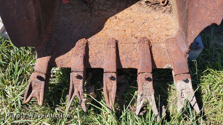 image for item II9007 28" W backhoe bucket