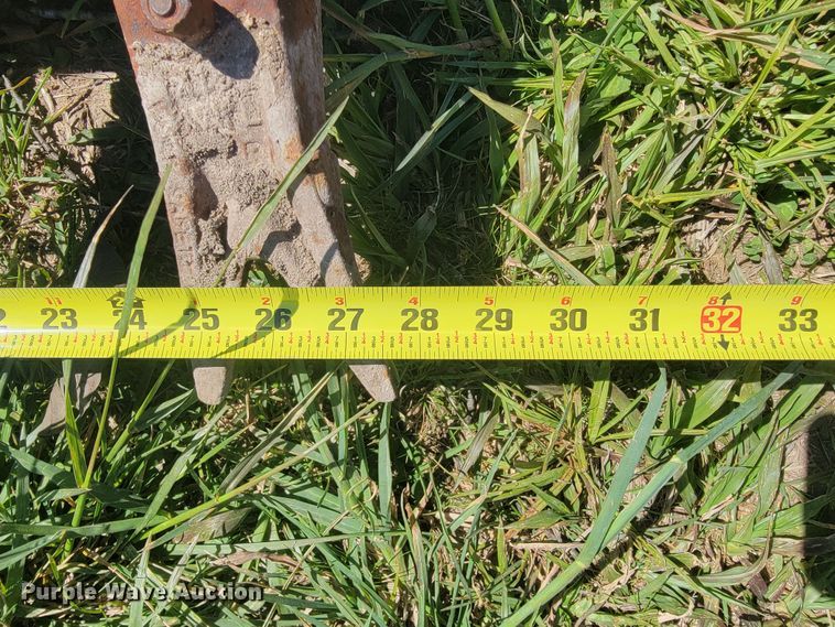 image for item II9007 28" W backhoe bucket