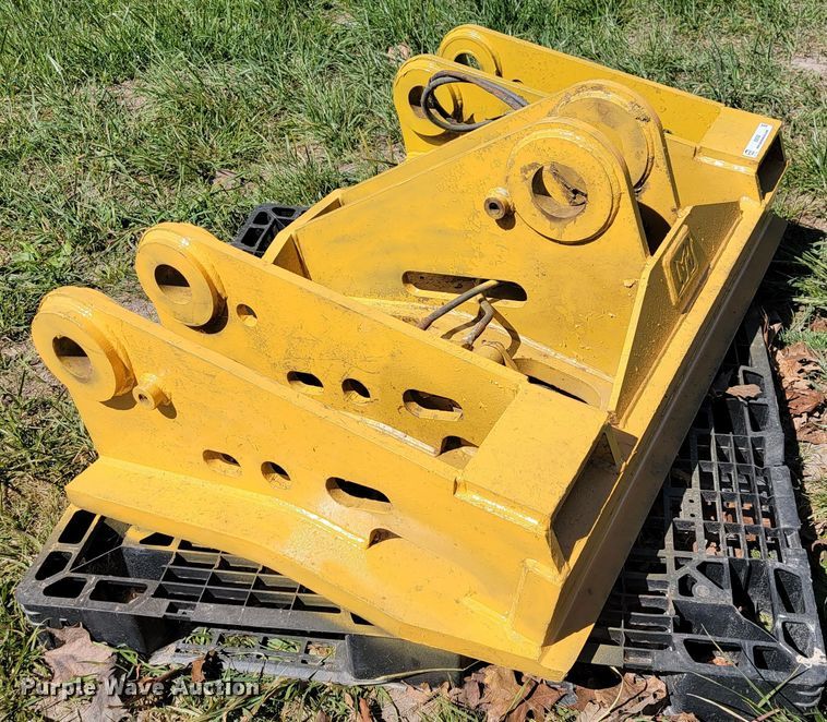 image for item II9008 Caterpillar  block handling coupler