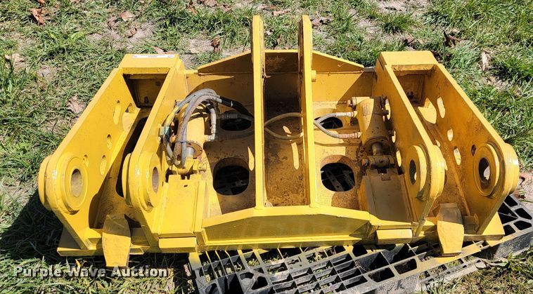 image for item II9008 Caterpillar  block handling coupler
