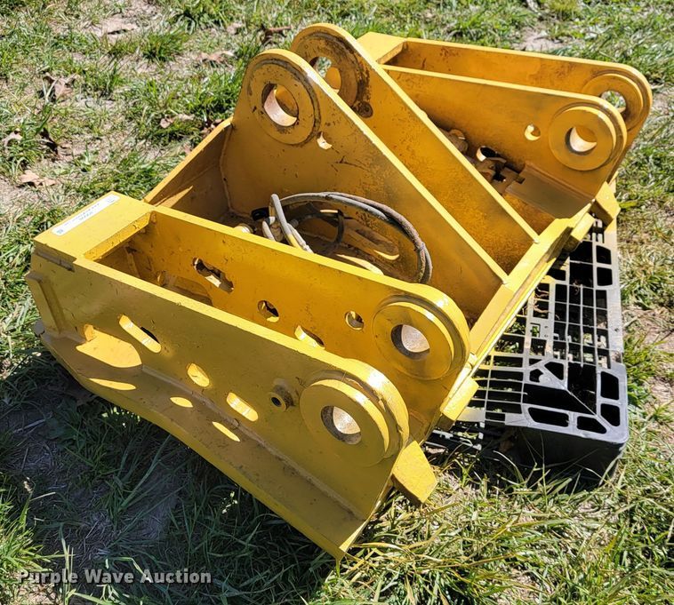 image for item II9008 Caterpillar  block handling coupler