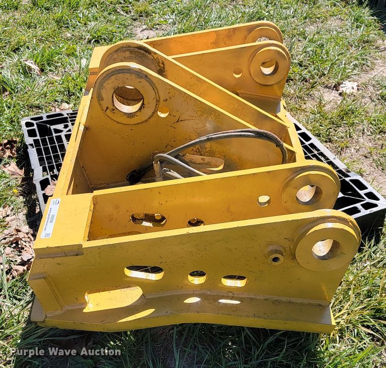 image for item II9008 Caterpillar  block handling coupler