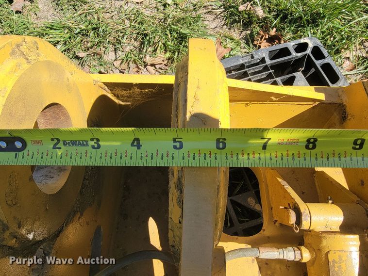 image for item II9008 Caterpillar  block handling coupler