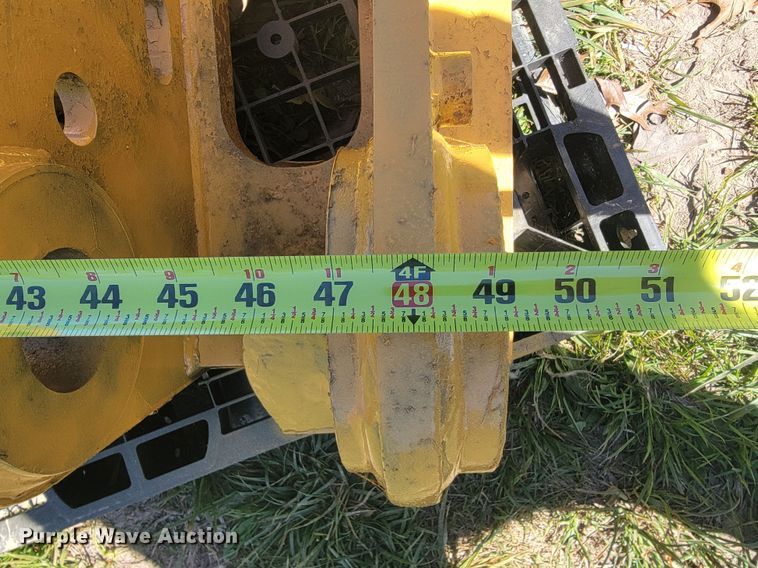 image for item II9008 Caterpillar  block handling coupler