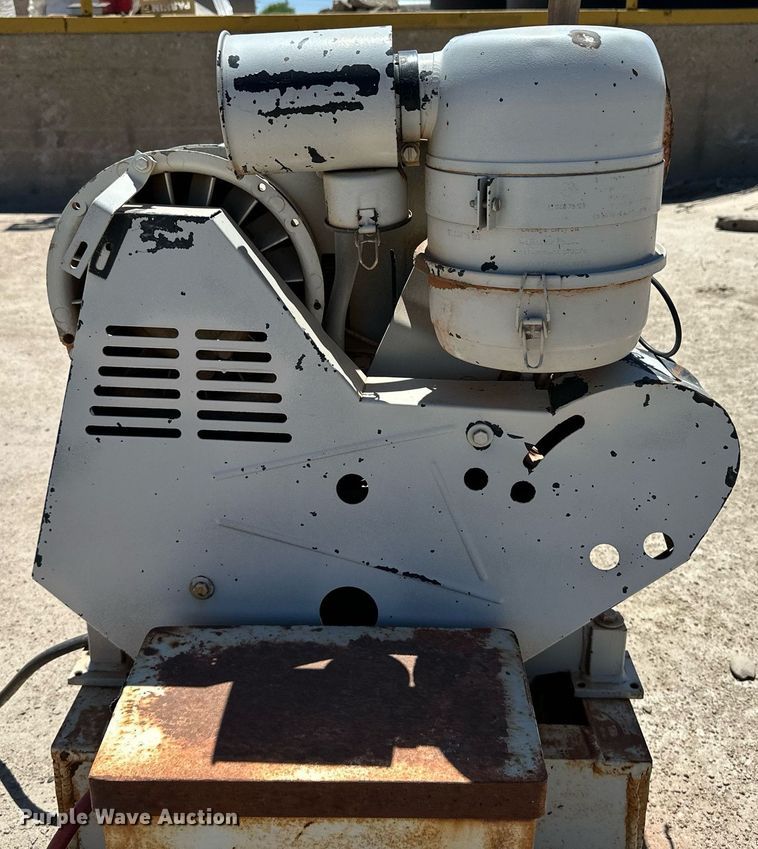 image for item JJ9960 Deutz  engine