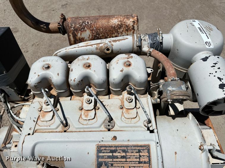 image for item JJ9960 Deutz  engine