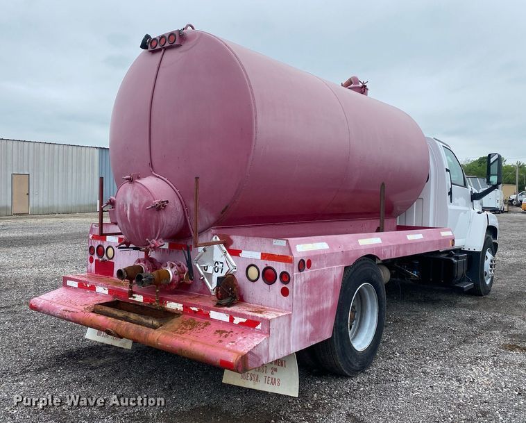 image for item KB9442 2005 GMC C7500  tank truck