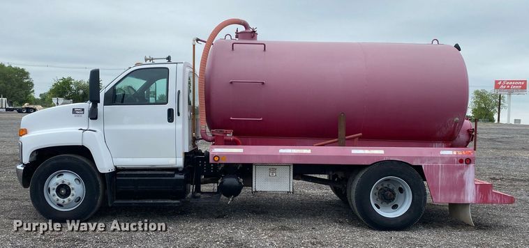 image for item KB9442 2005 GMC C7500  tank truck