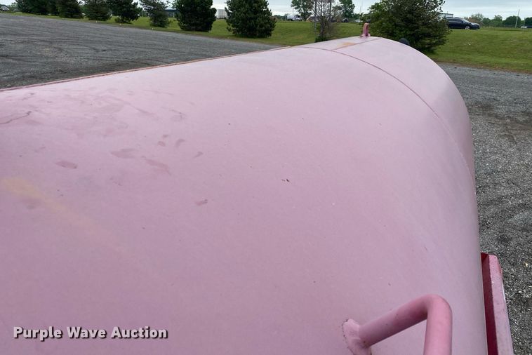 image for item KB9442 2005 GMC C7500  tank truck