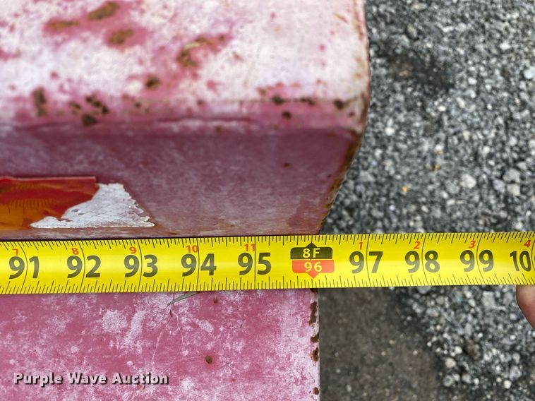 image for item KB9442 2005 GMC C7500  tank truck