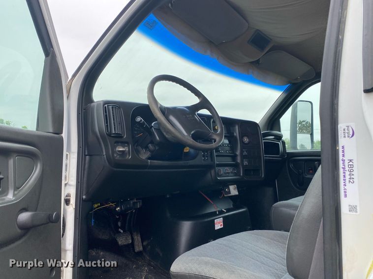 image for item KB9442 2005 GMC C7500  tank truck