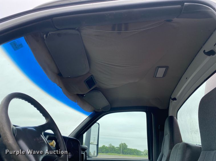 image for item KB9442 2005 GMC C7500  tank truck