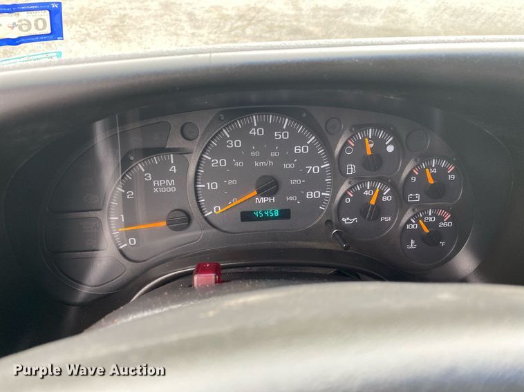 image for item KB9442 2005 GMC C7500  tank truck