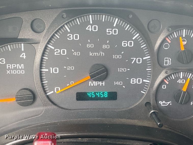 image for item KB9442 2005 GMC C7500  tank truck