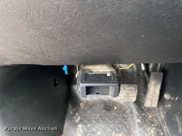 image for item KB9442 2005 GMC C7500  tank truck