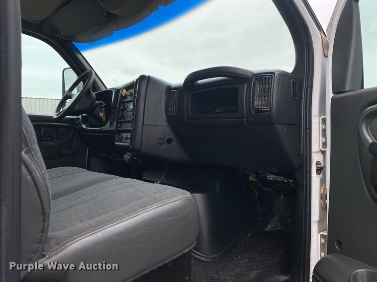 image for item KB9442 2005 GMC C7500  tank truck