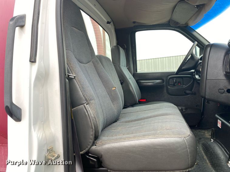 image for item KB9442 2005 GMC C7500  tank truck