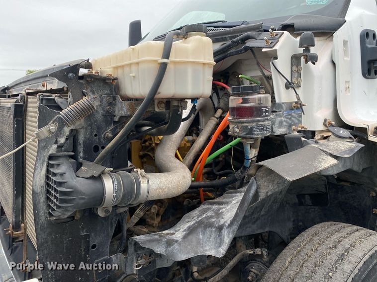 image for item KB9442 2005 GMC C7500  tank truck