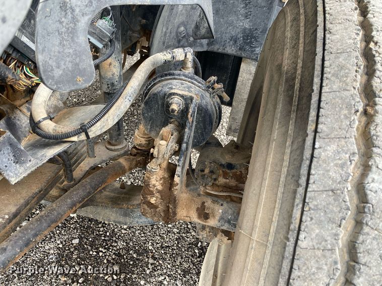 image for item KB9442 2005 GMC C7500  tank truck