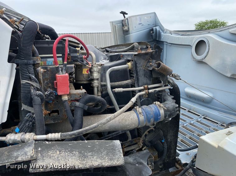 image for item KB9442 2005 GMC C7500  tank truck